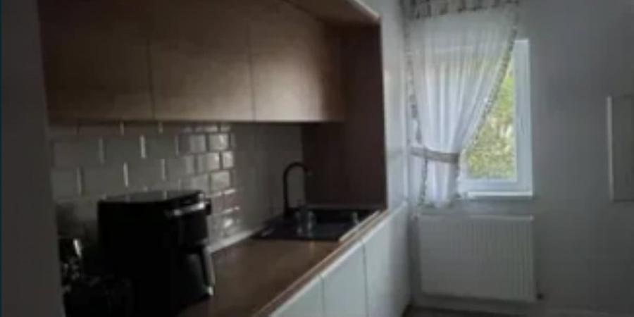 Apartament cu 3 camere decomandat în Calea București