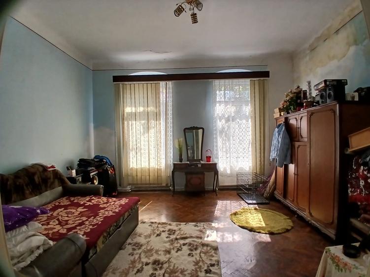 Casă individuală cu 6 camere cu Canalizare în Central