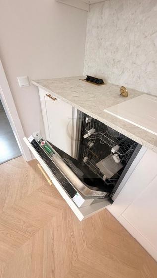 Apartament cu 3 camere semidecomandat în Florești
