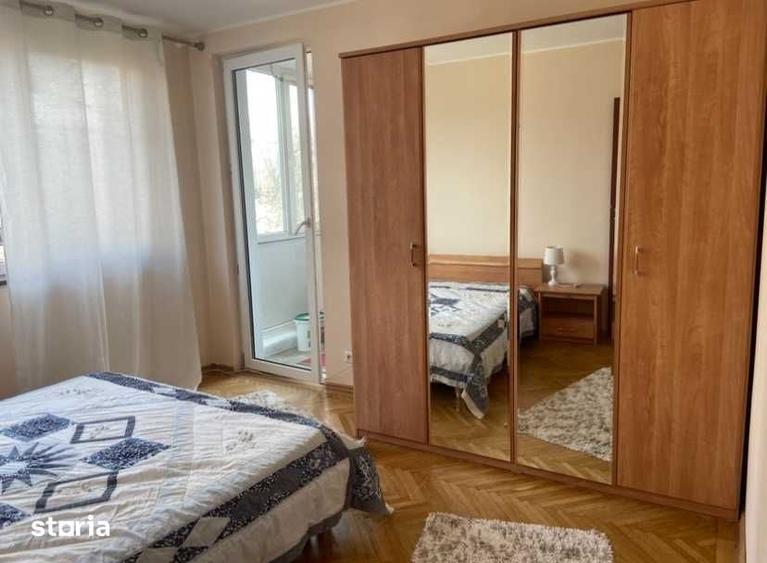 Apartament cu 3 camere semidecomandat în Titan