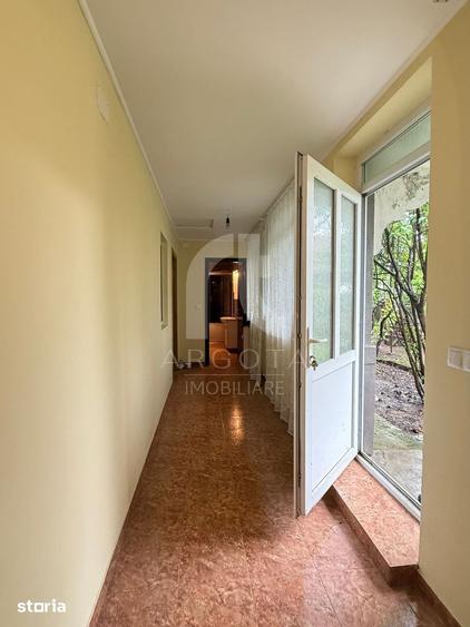 Casă cu 4 camere cu Teren 4075 Mp în Cotu Ciorii
