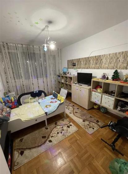 Apartament cu 3 camere decomandat, mobilat în Berceni