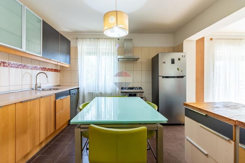 Casă individuală cu 6 camere cu Teren 238 Mp în Corbeanca