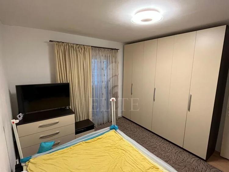 Apartament cu 4 camere decomandat, mobilat în Plopilor