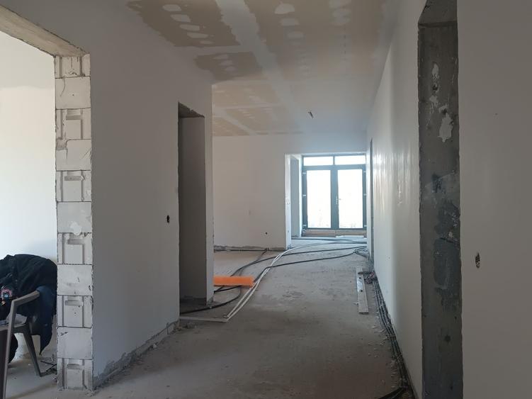 Casă cu 4 camere în Central