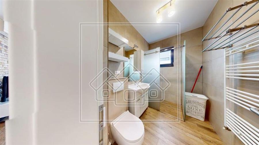 Apartament cu 2 camere decomandat în Piața Cluj