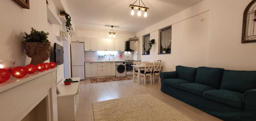 Apartament cu 2 camere decomandat în Uverturii