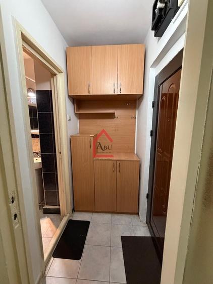 Garsonieră decomandată, mobilată în Podu Roș
