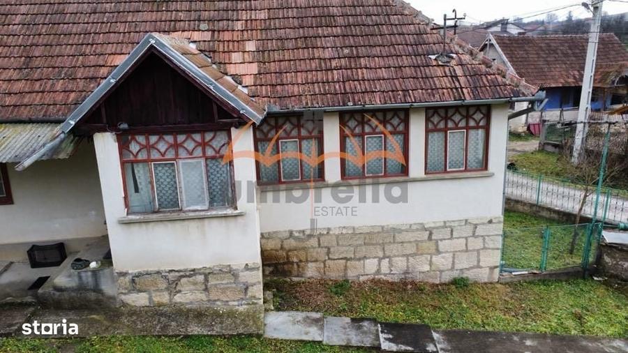 Casă cu 3 camere în Turea