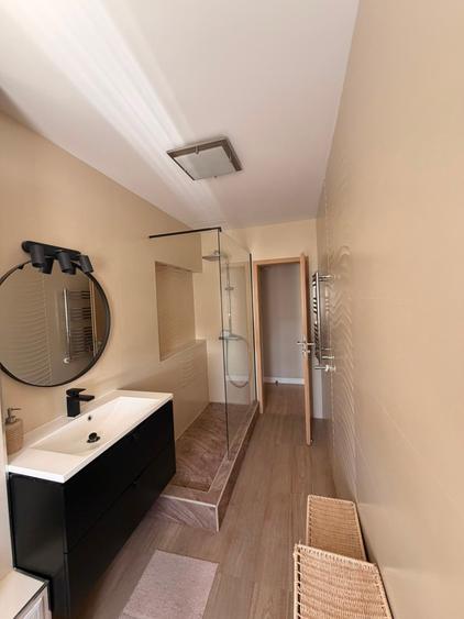 Apartament cu 3 camere decomandat în Victoriei