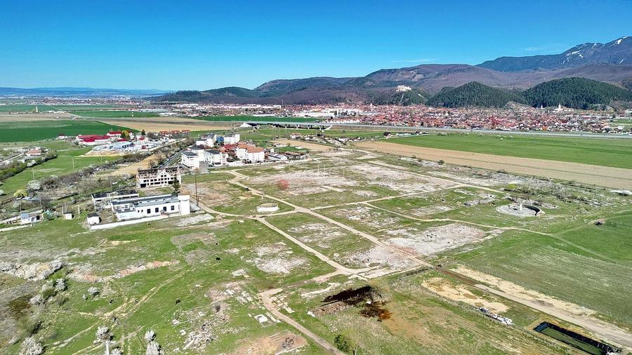 Teren Construcții intravilan de 185299 mp, în Central