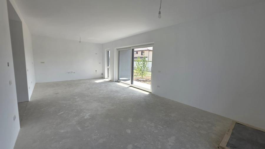 Duplex cu 5 camere cu Canalizare în Dumbrăvița
