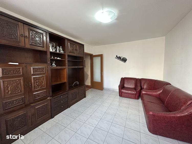 Apartament cu 3 camere în Malu Roșu