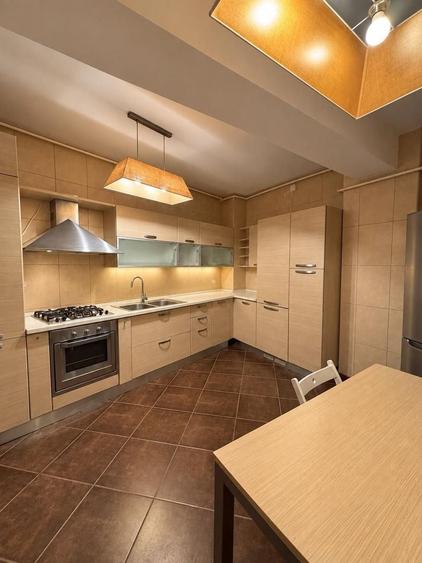 Apartament cu 3 camere în Obor