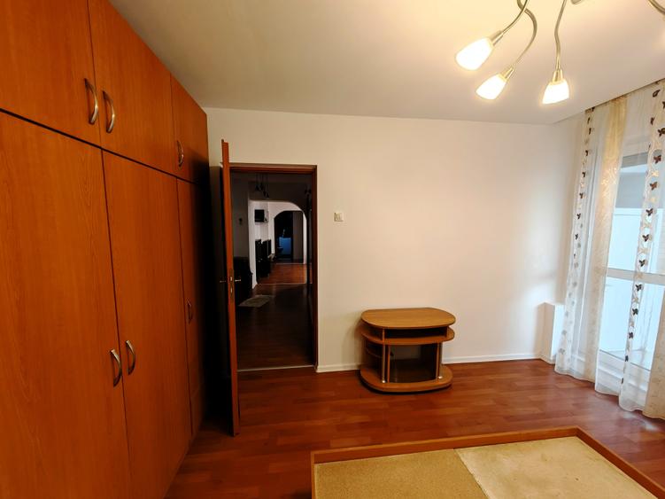 Apartament cu 3 camere semidecomandat în Ultracentral