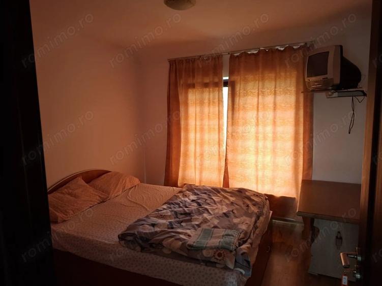 Casă cu 9 camere cu Teren 960 Mp în Bercu Roșu