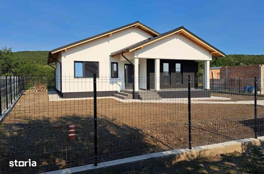 Casă cu 4 camere cu Teren 500 Mp în Central
