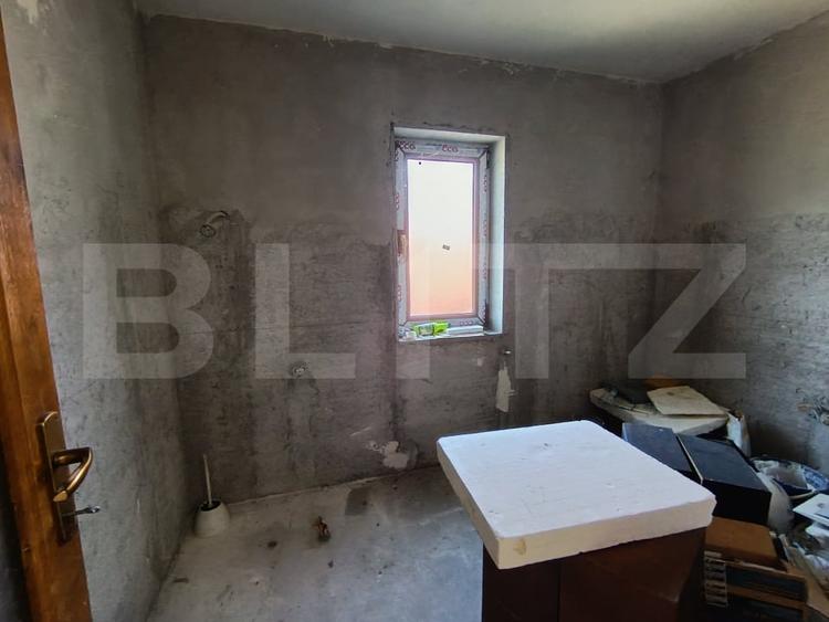 Casă individuală cu 5 camere cu Canalizare în Central