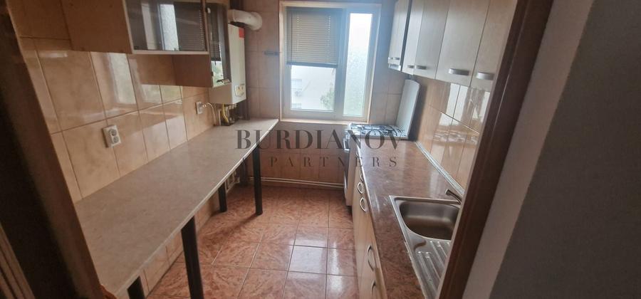 Apartament cu 3 camere semidecomandat, mobilat în Drumul Taberei