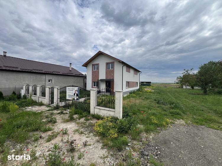 Casă cu 5 camere cu Teren 1000 Mp în Păulești