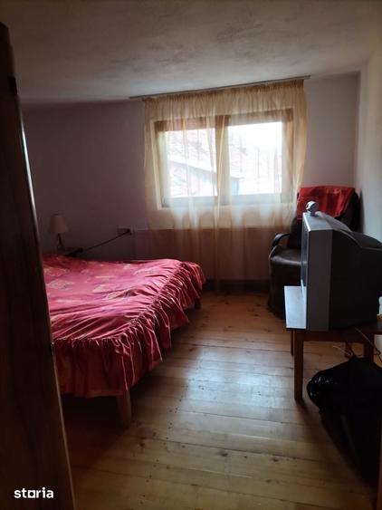Casă cu 5 camere cu Teren 180 Mp în Schei