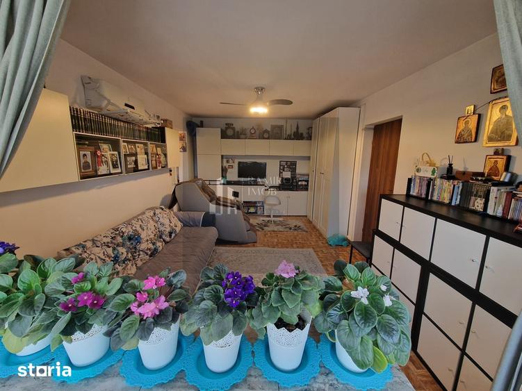 Apartament cu 4 camere semidecomandat în Berceni