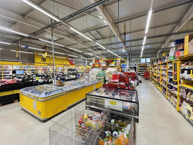 Spațiu comercial, de 1,200 mp, în Dragomirești-Vale