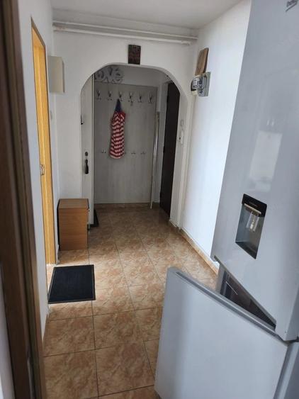 Apartament cu 3 camere semidecomandat în Apusului