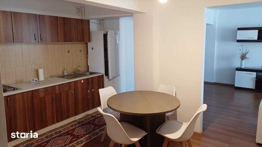 Apartament cu 3 camere semidecomandat în Central