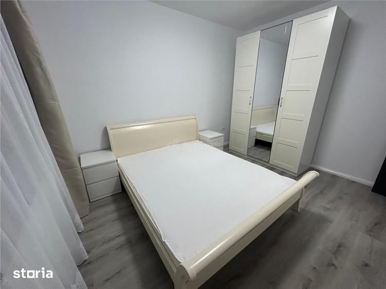 Apartament cu 3 camere semidecomandat în 1 Decembrie