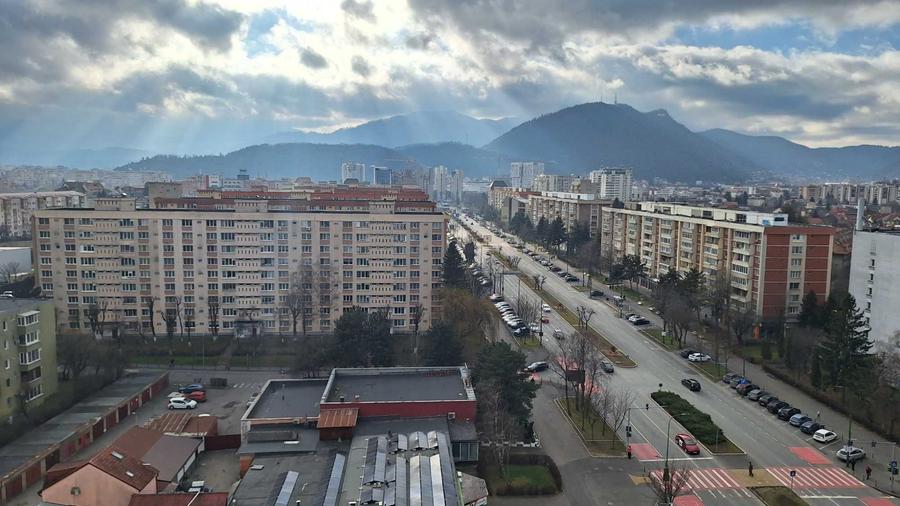 Garsonieră decomandată în Sud