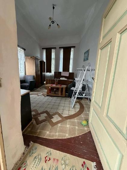 Casă cu 6 camere cu Teren 1658 Mp în Central