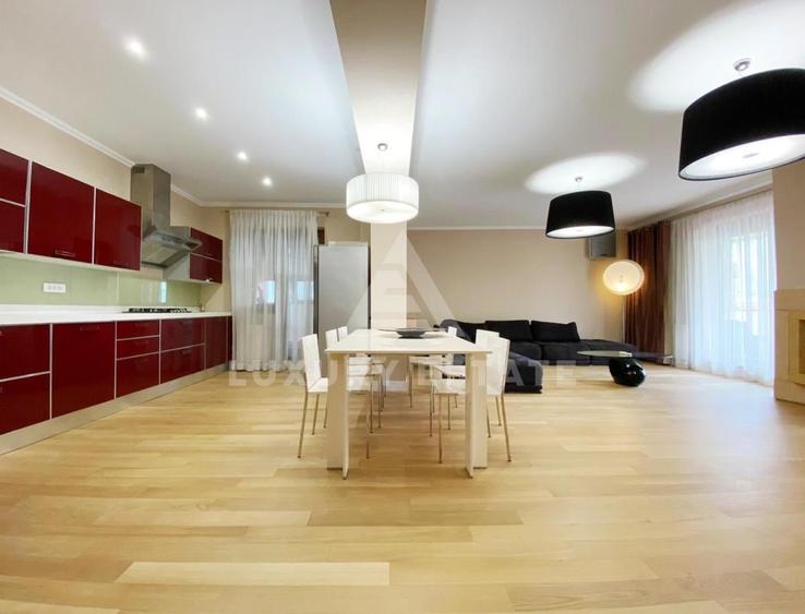 Apartament cu 4 camere decomandat în Herăstrău