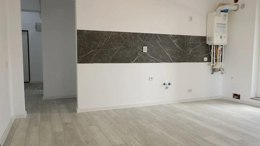 Apartament cu 3 camere semidecomandat în Sud