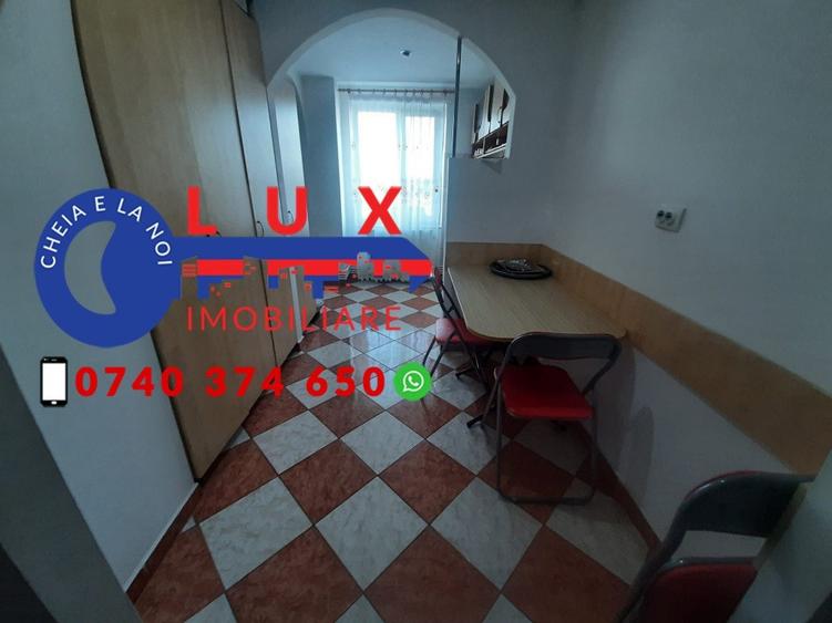 Apartament cu 3 camere decomandat în Piața Nouă