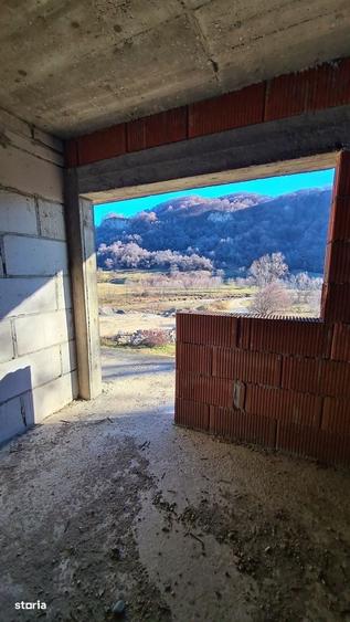 Casă cu 4 camere în Corbeni