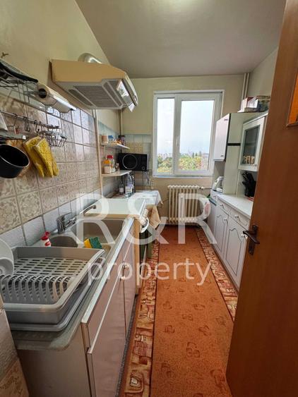 Apartament cu 3 camere semidecomandat în Drumul Taberei