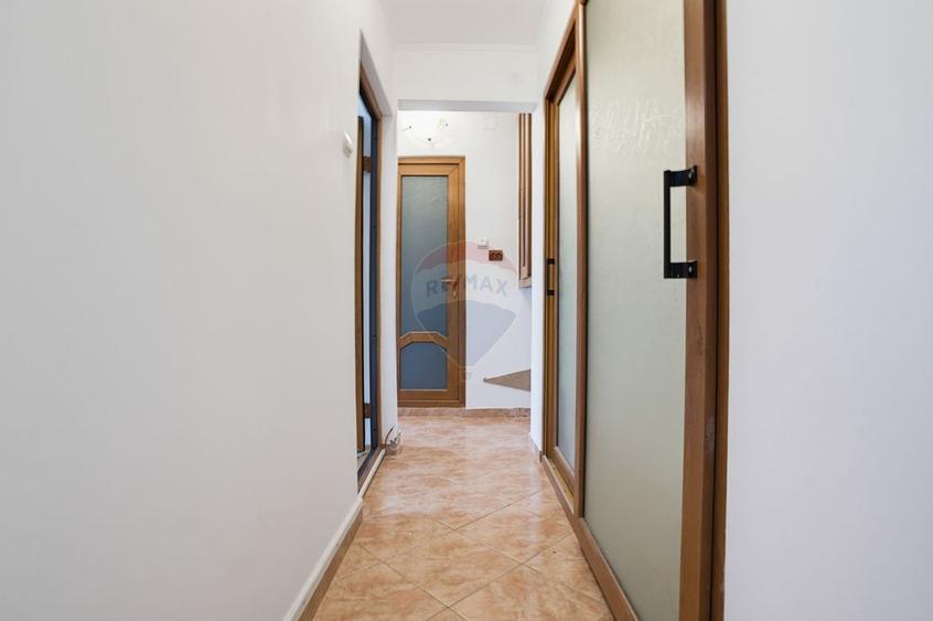 Apartament cu 3 camere decomandat în Spital