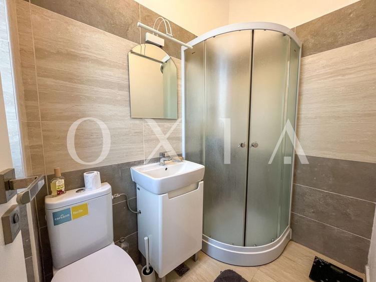 Apartament cu 3 camere semidecomandat, mobilat în Girocului