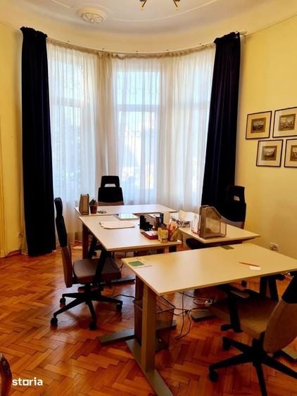 Apartament cu 5 camere în Centrul Civic