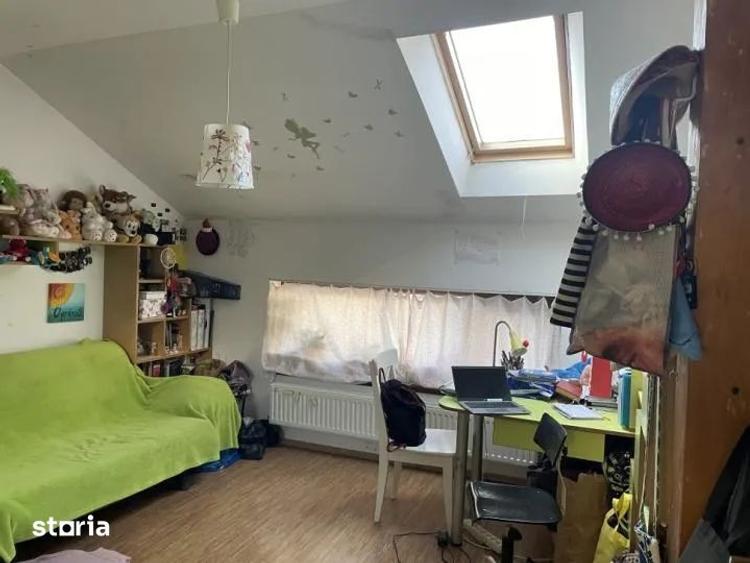 Casă cu 9 camere cu Teren 180 Mp în Matei Voievod