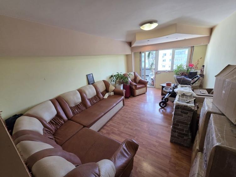 Apartament cu 4 camere decomandat în Rahova