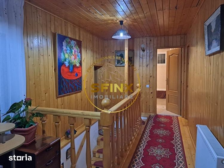 Casă cu 7 camere cu Teren 1955 Mp în Siriu