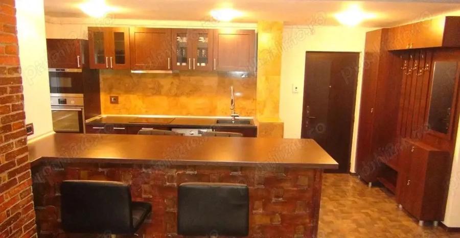 Apartament cu 3 camere decomandat în Drumul Sării