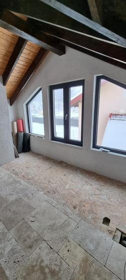 Apartament cu 3 camere semidecomandat în Zamora