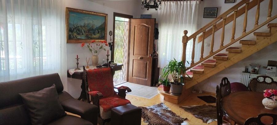 Casă individuală cu 5 camere cu Garaj în Siriu
