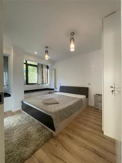 Apartament cu 3 camere semidecomandat în Foișorul de Foc
