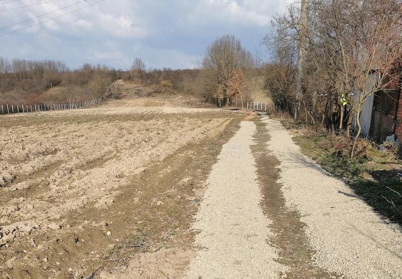 Teren de 6457 mp, în Central