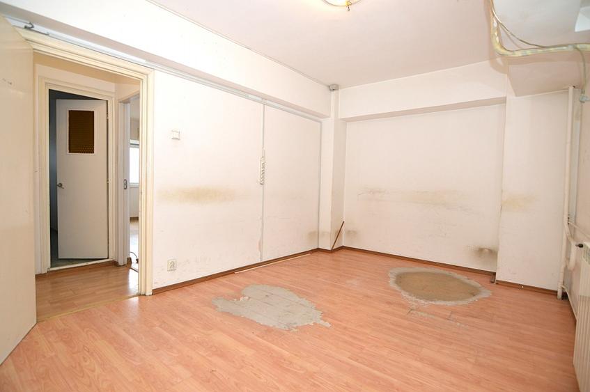 Apartament cu 4 camere decomandat în Victoriei