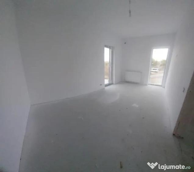 Casă cu 4 camere cu Teren 400 Mp în Central